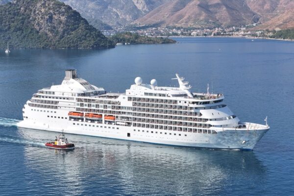 Marmaris’e denizden 445 turist geldi! Marmaris’e denizden 445 turist geldi!