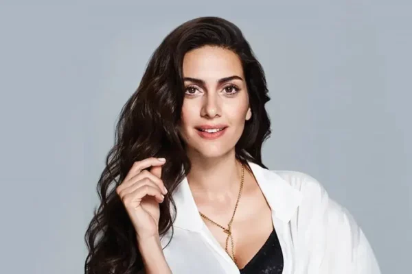 Bergüzar Korel’in yüzünün son halini görenle... Bergüzar Korel’in yüzünün son halini görenle...