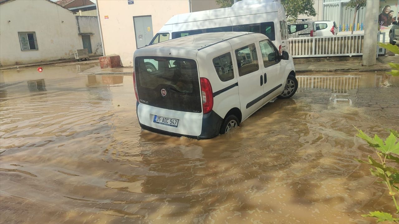 Ödemiş’te sağanak hayatı olumsuz etkiledi