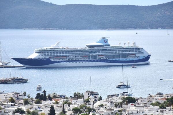 Bodrum’a dev kruvaziyer yanaştı… 1722 ... Bodrum’a dev kruvaziyer yanaştı… 1722 ...